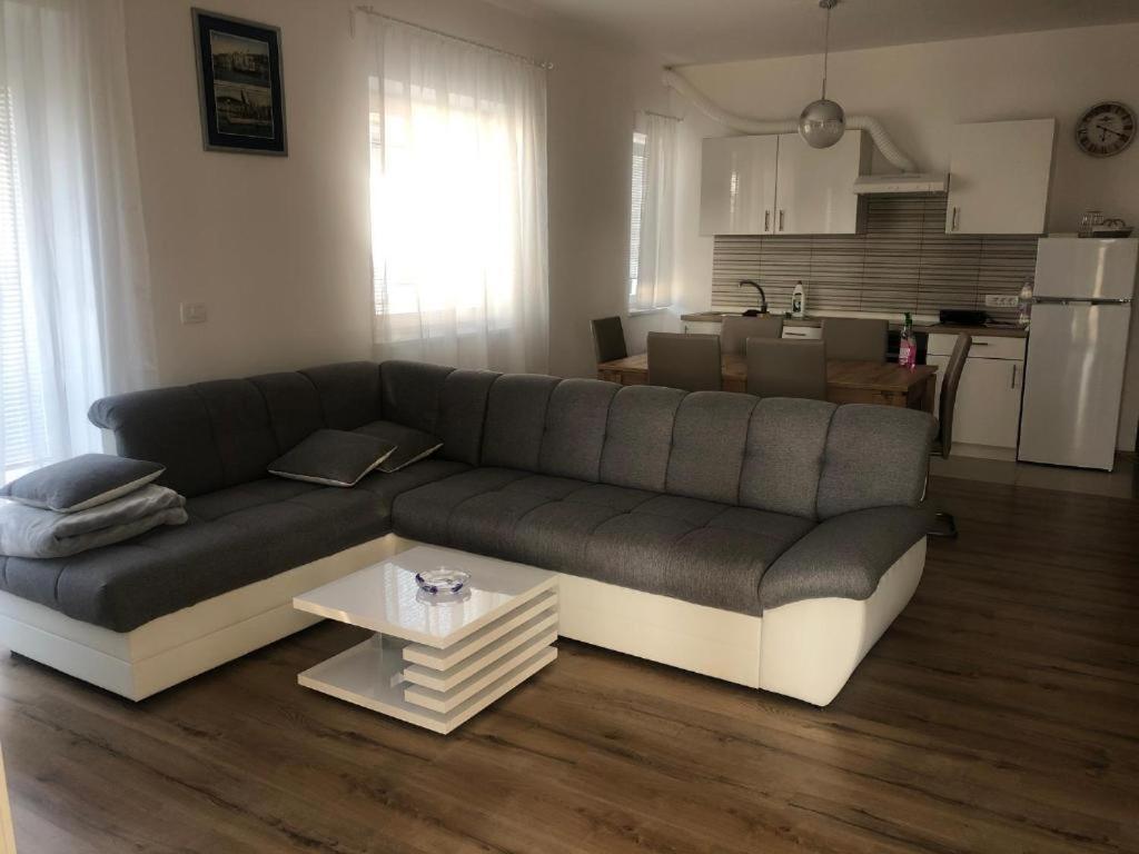 Apartmaji Meduza Изола Экстерьер фото
