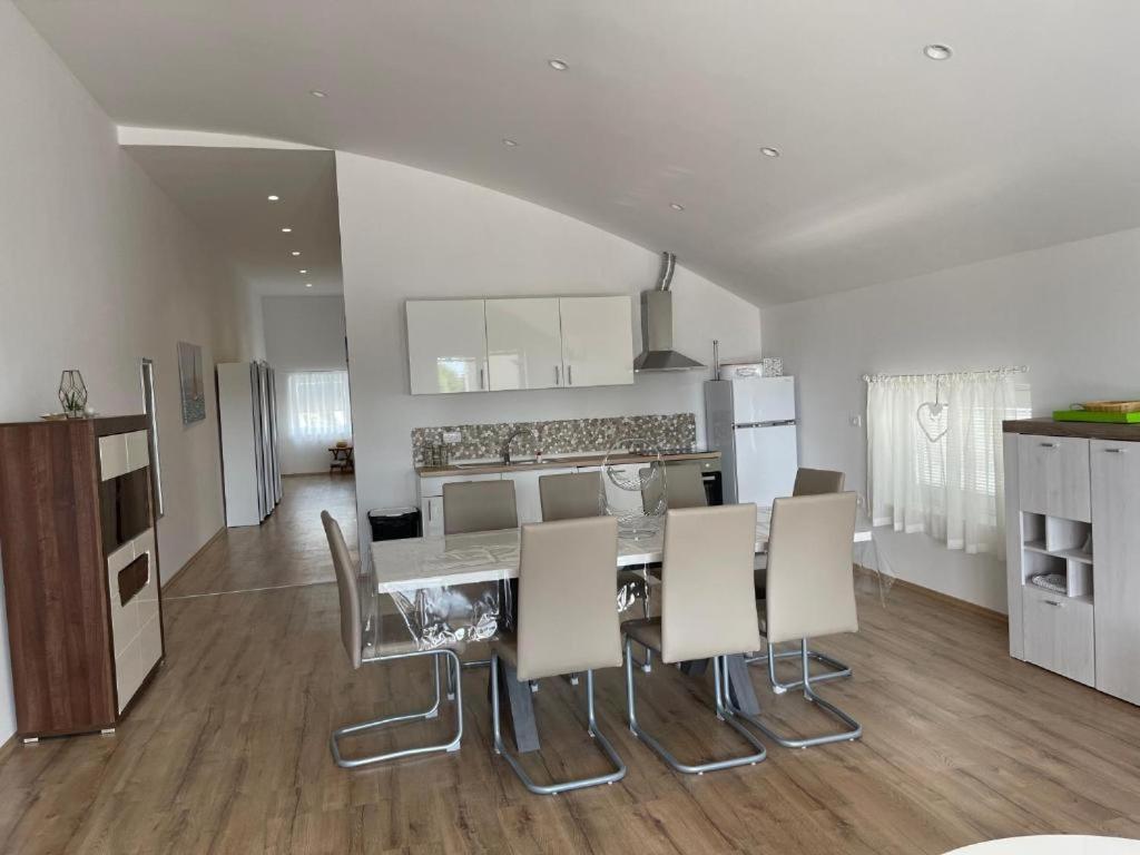 Apartmaji Meduza Изола Экстерьер фото